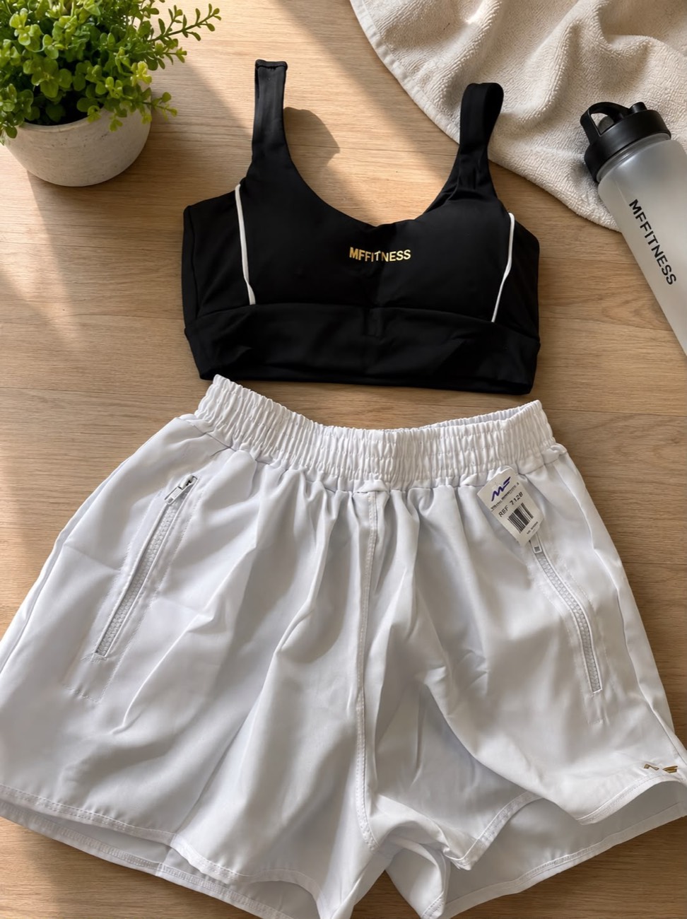 Top e short MOVE.HER em flat lay